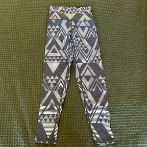 Aerie Black and White Geometric Leggings